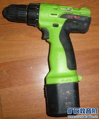 体验9.6V充电电钻 小功率工具的强大潜力